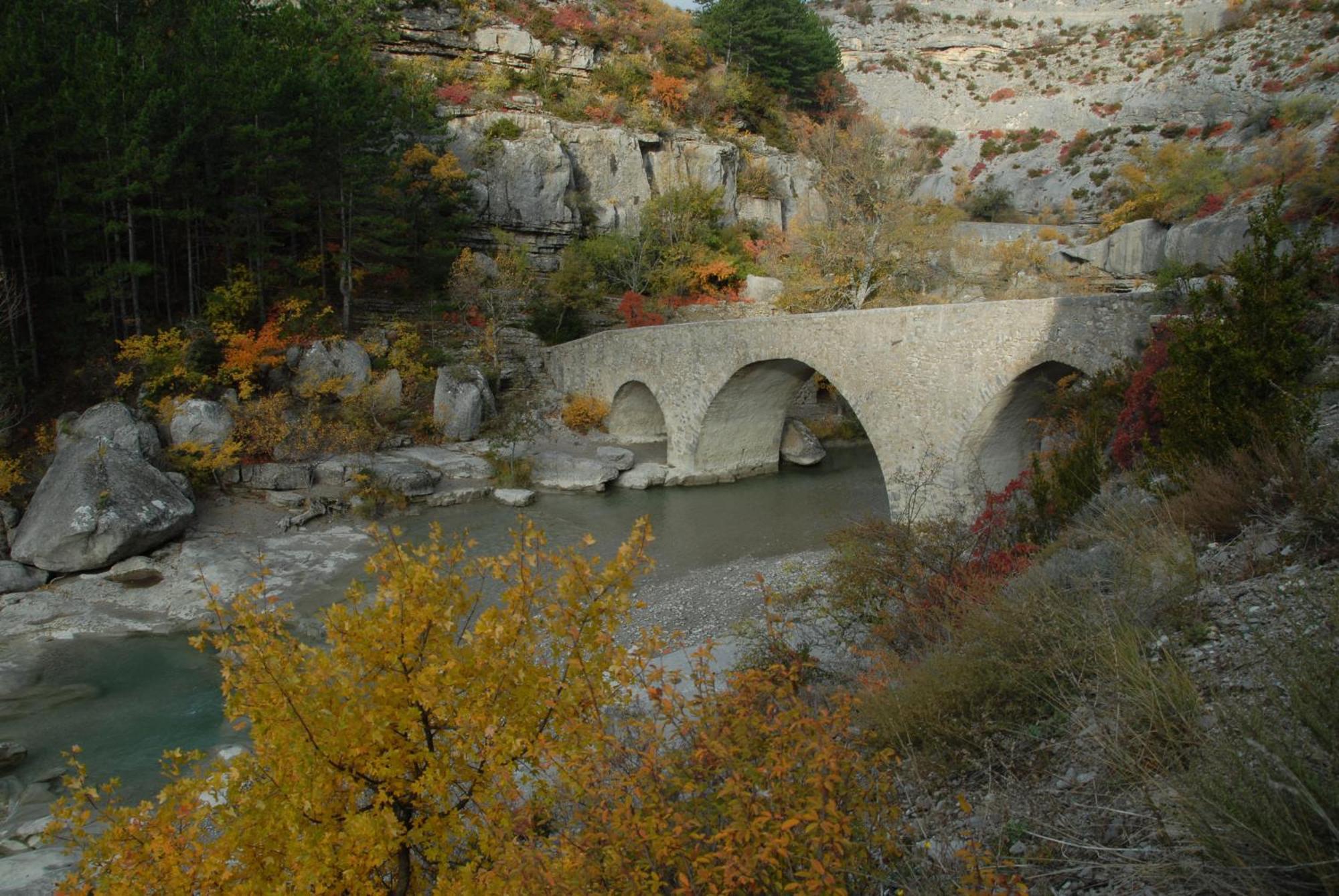 Appartement Entre Sisteron Et Gorges De La Meouge " Les Hauts De Toscane " Ribiers Dış mekan fotoğraf